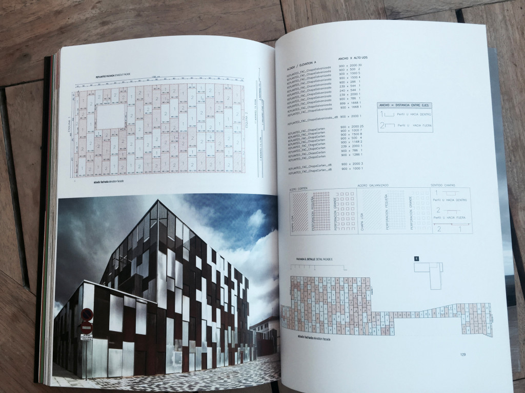 ELAP LosdelDesierto Eva Luque + Alejandro Pascual. Selección: Premios Internacionales y Nacionales. Sintesis Arquitectura Ed.. Síntesis Arquitectura. ISBN 978-84-940094-7-1. pp 017, 124-133.